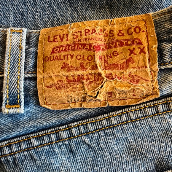 Men’s Levi’s 501 Straight Leg, blue denim, button fly 42” waist - Picture 7 of 7